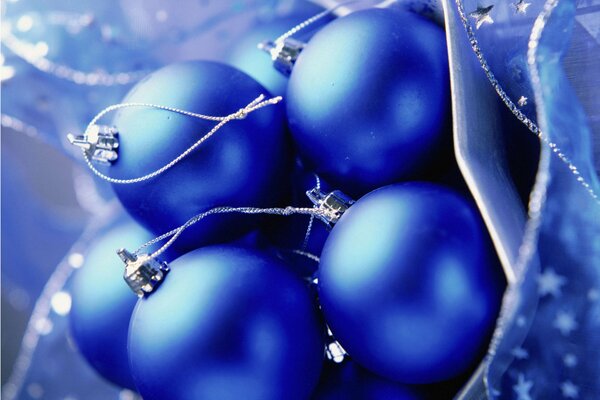 Boules bleues de Noël sur l arbre de Noël