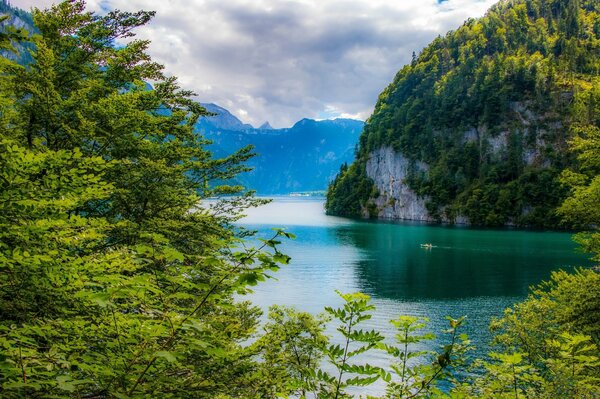 Lago de cristal en los Alpes bávaros