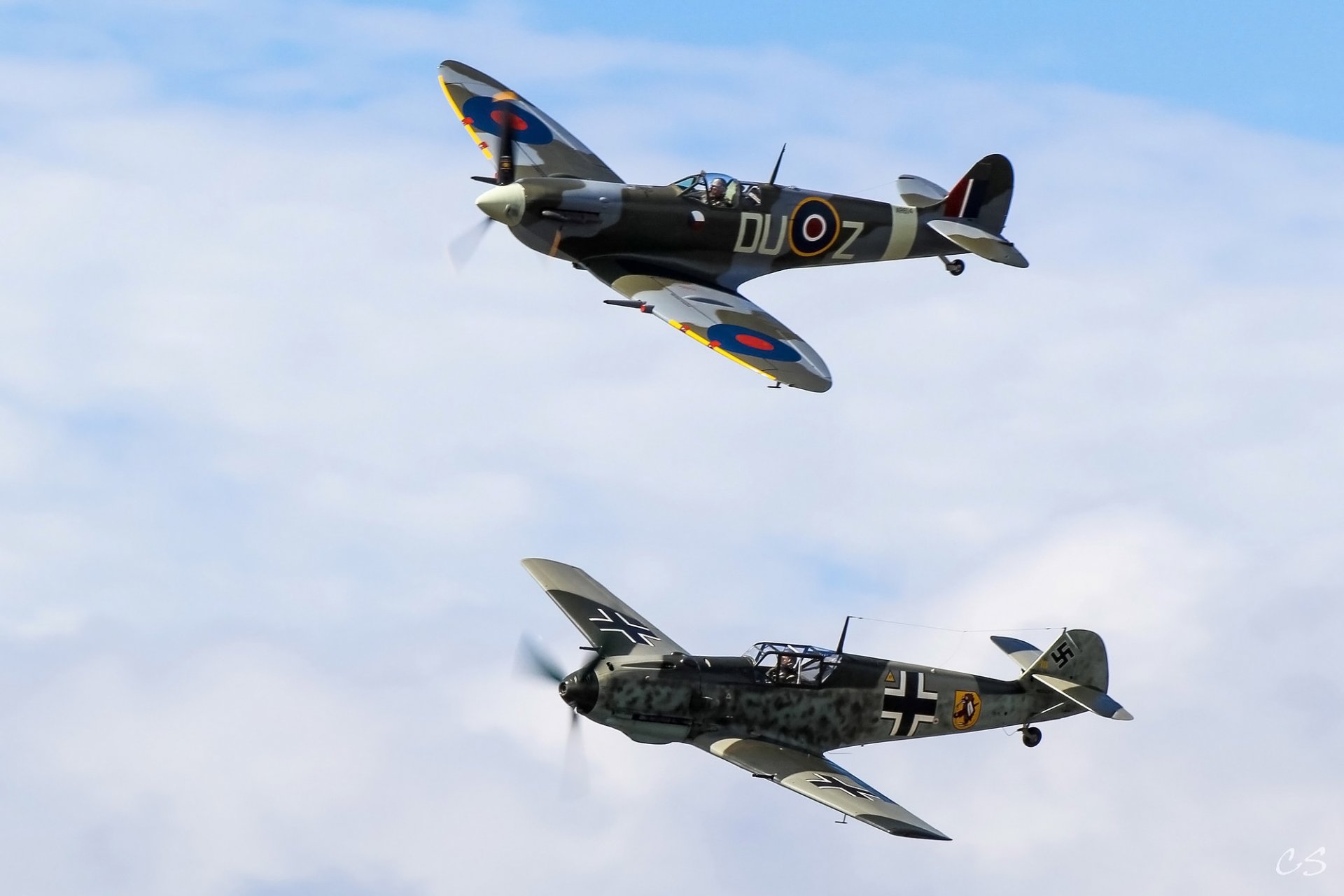 messerschmitt-bf-109-e-3 supermarine-spitfire-mk-vc dogfight war