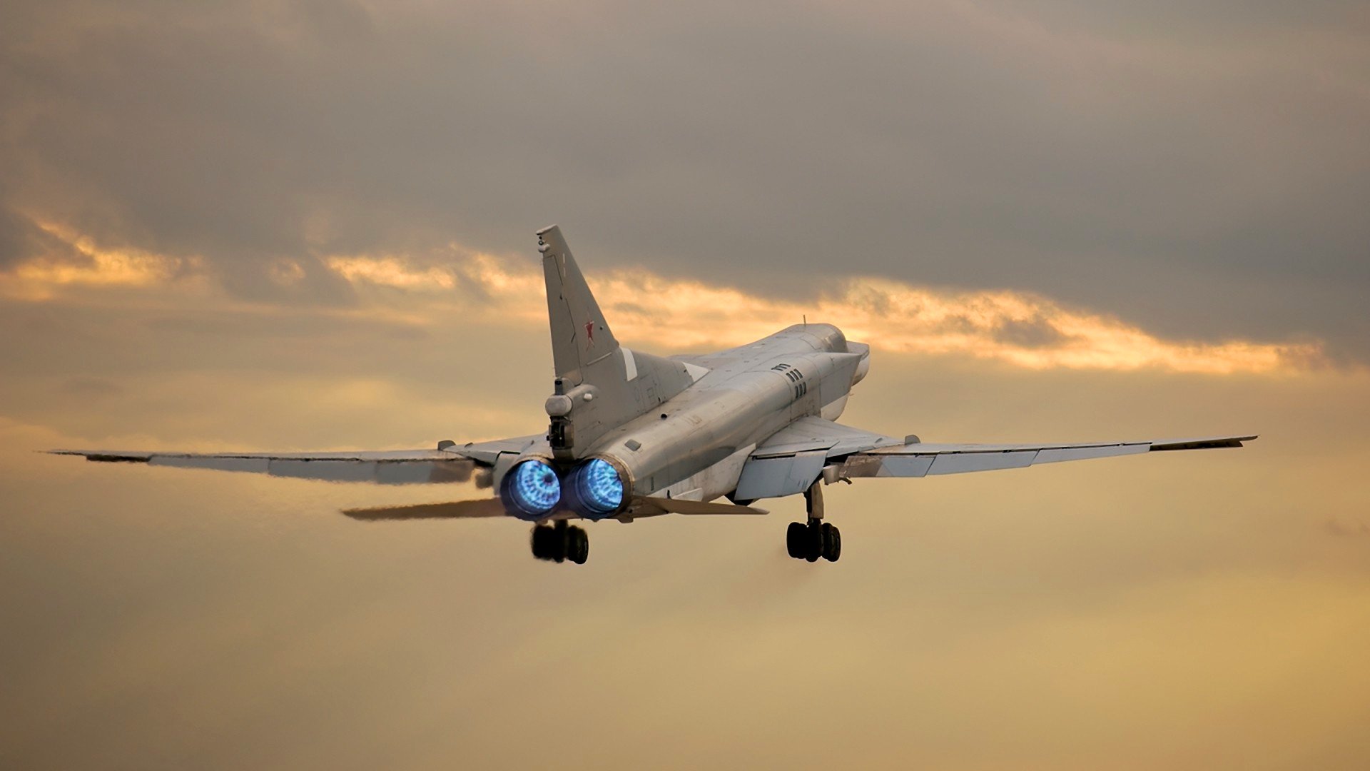 ky clouds plane bomber tu-22m3 backfire