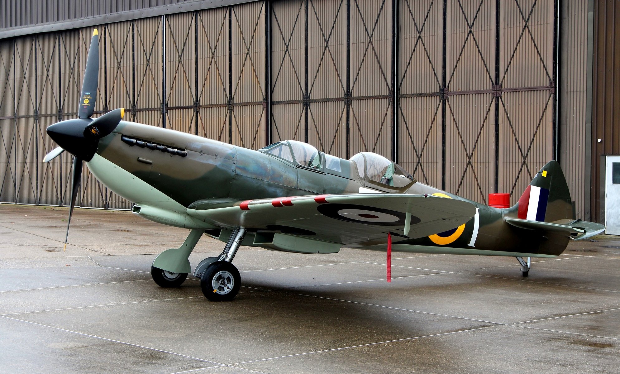 aeródromo spitfire tr.9 británico avión de entrenamiento