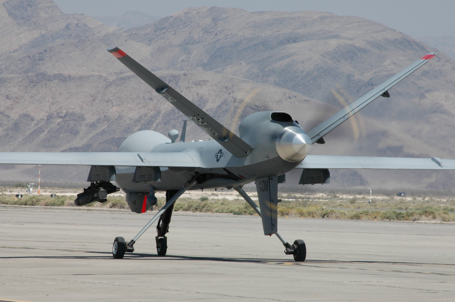 usaf uav mq-9 reaper rakieta góry start