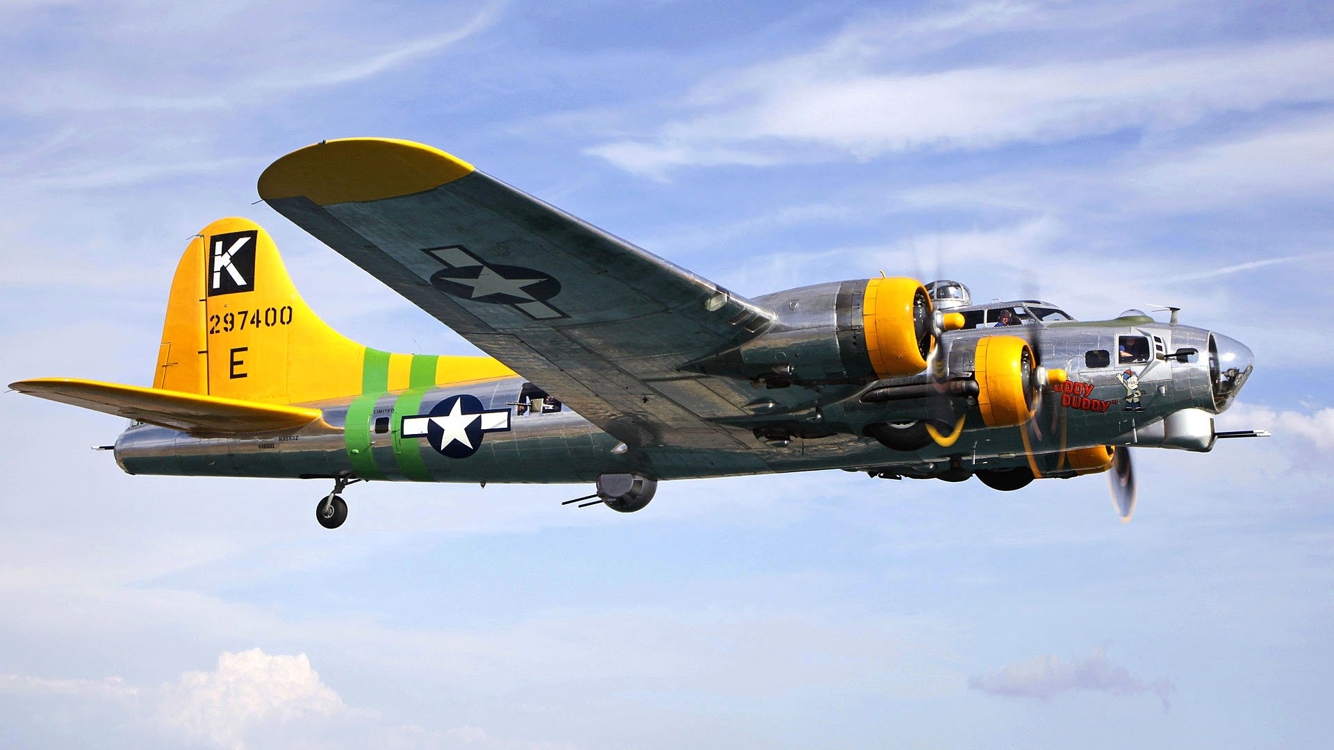 niebo lot samolot bombowiec boeing b-17 latająca forteca