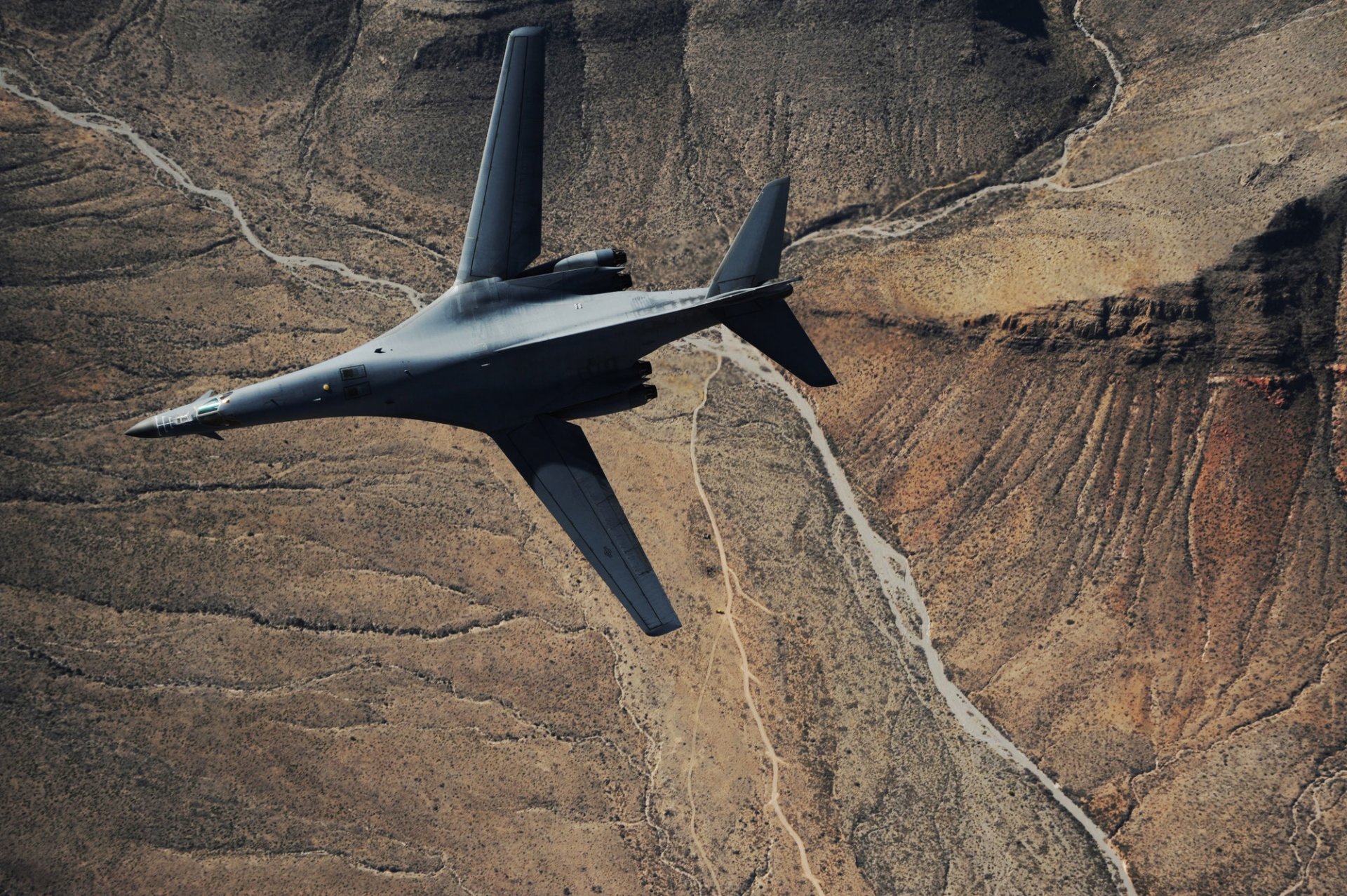 b-1b lancer supersonic strategic bomber landscape