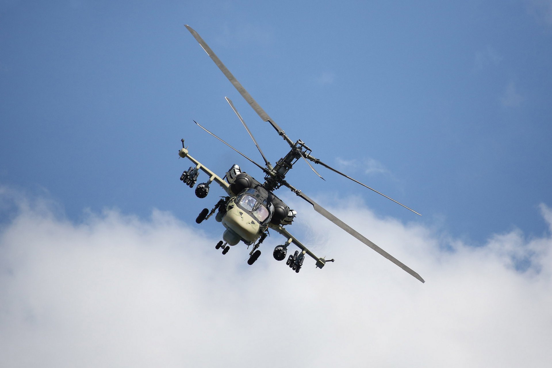 ka-52 alligatore russo impatto lame cielo nuvole