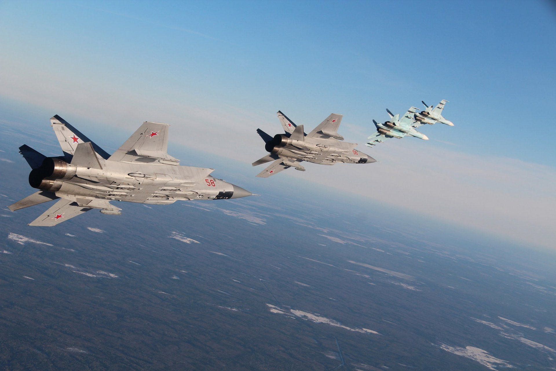 u-27 mig-31 in pairs fighters flight