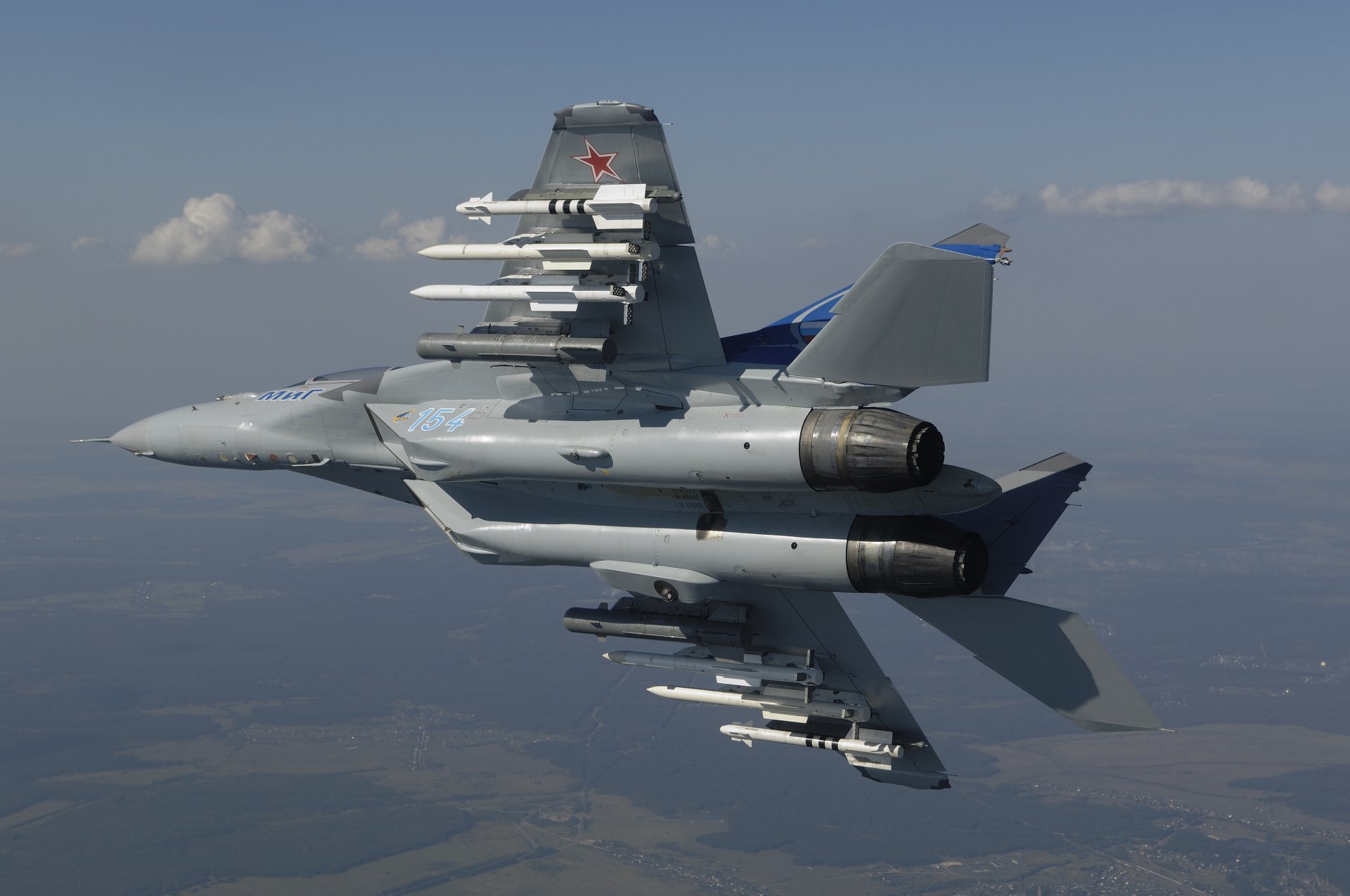 cielo aereo mig-35 caccia viraggio