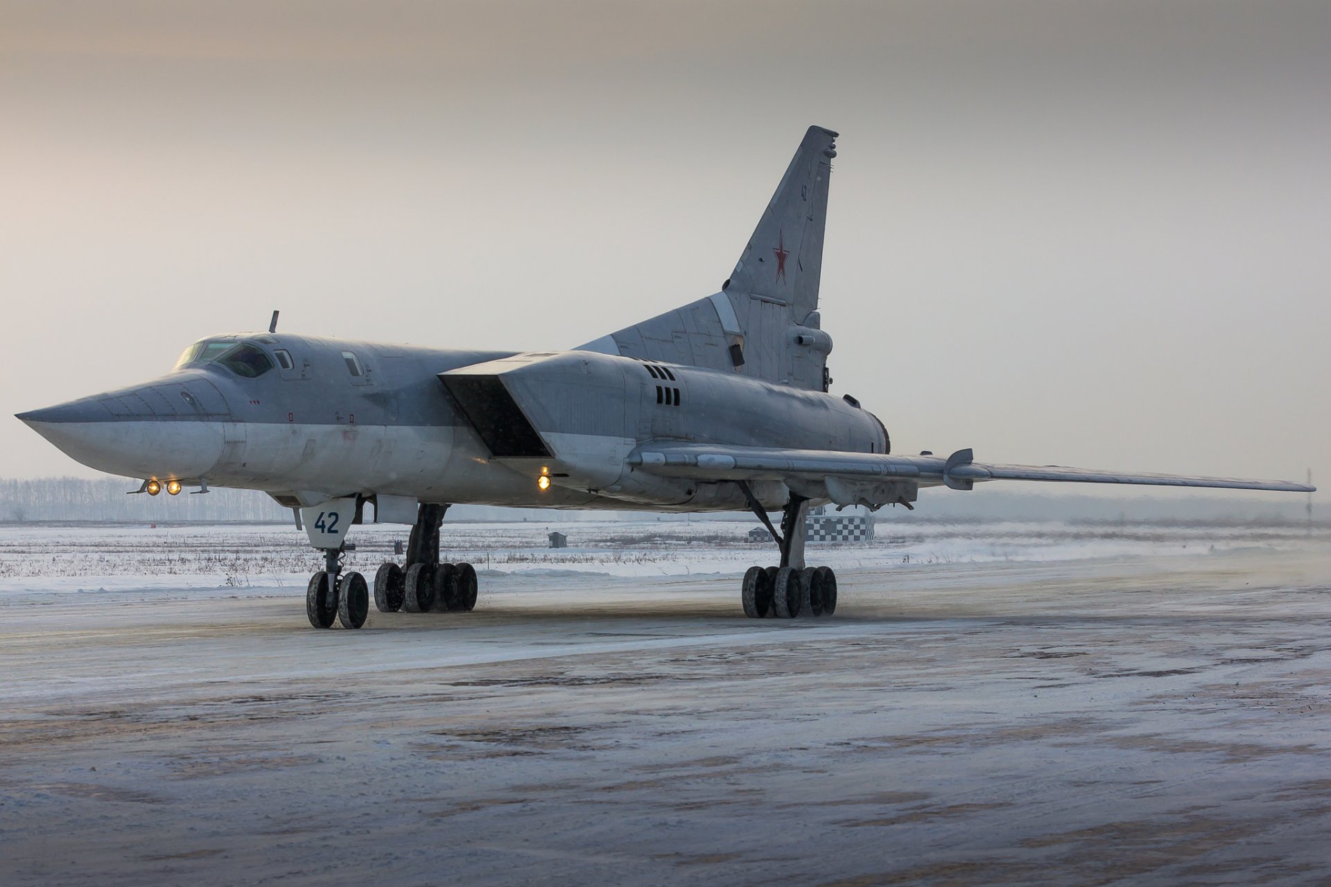 tu-22m longue portée supersonique porte-fusée bombardier aérodrome