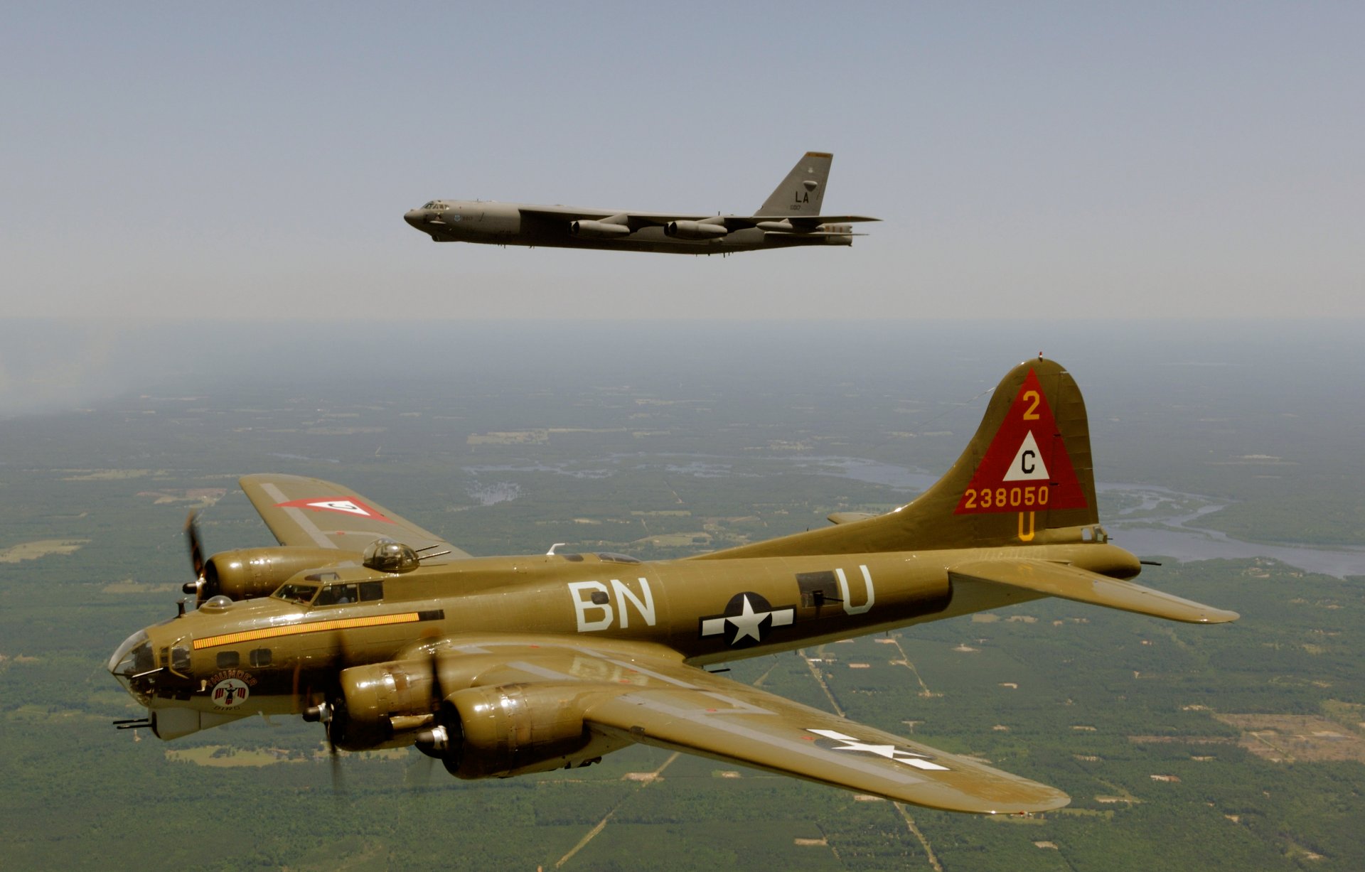 boeing b-17 flying fortress flying fortress heavy four-engine bomber b-52 stratofortress strategic flight