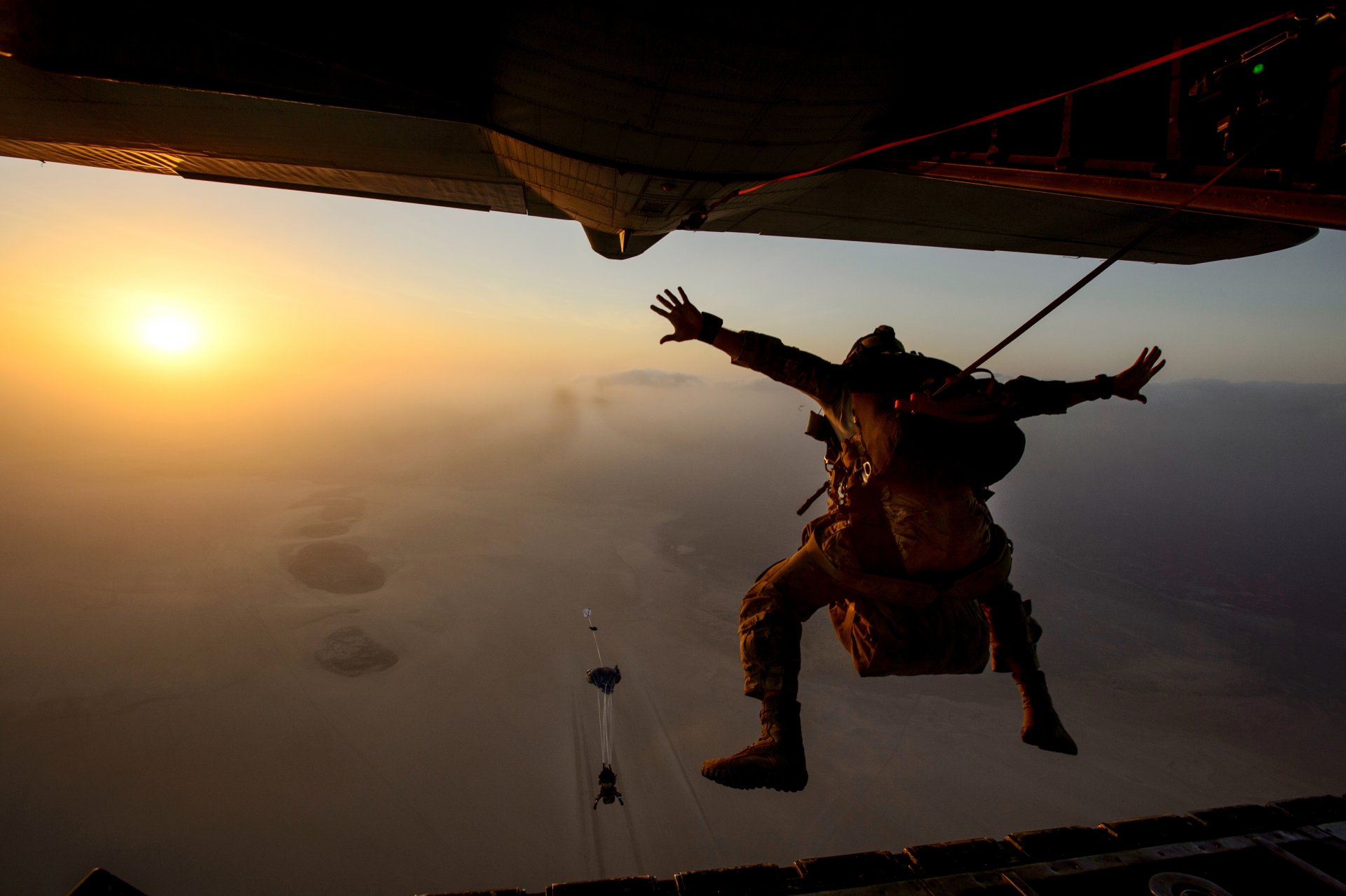 himmel sonne flugzeug fallschirmspringer