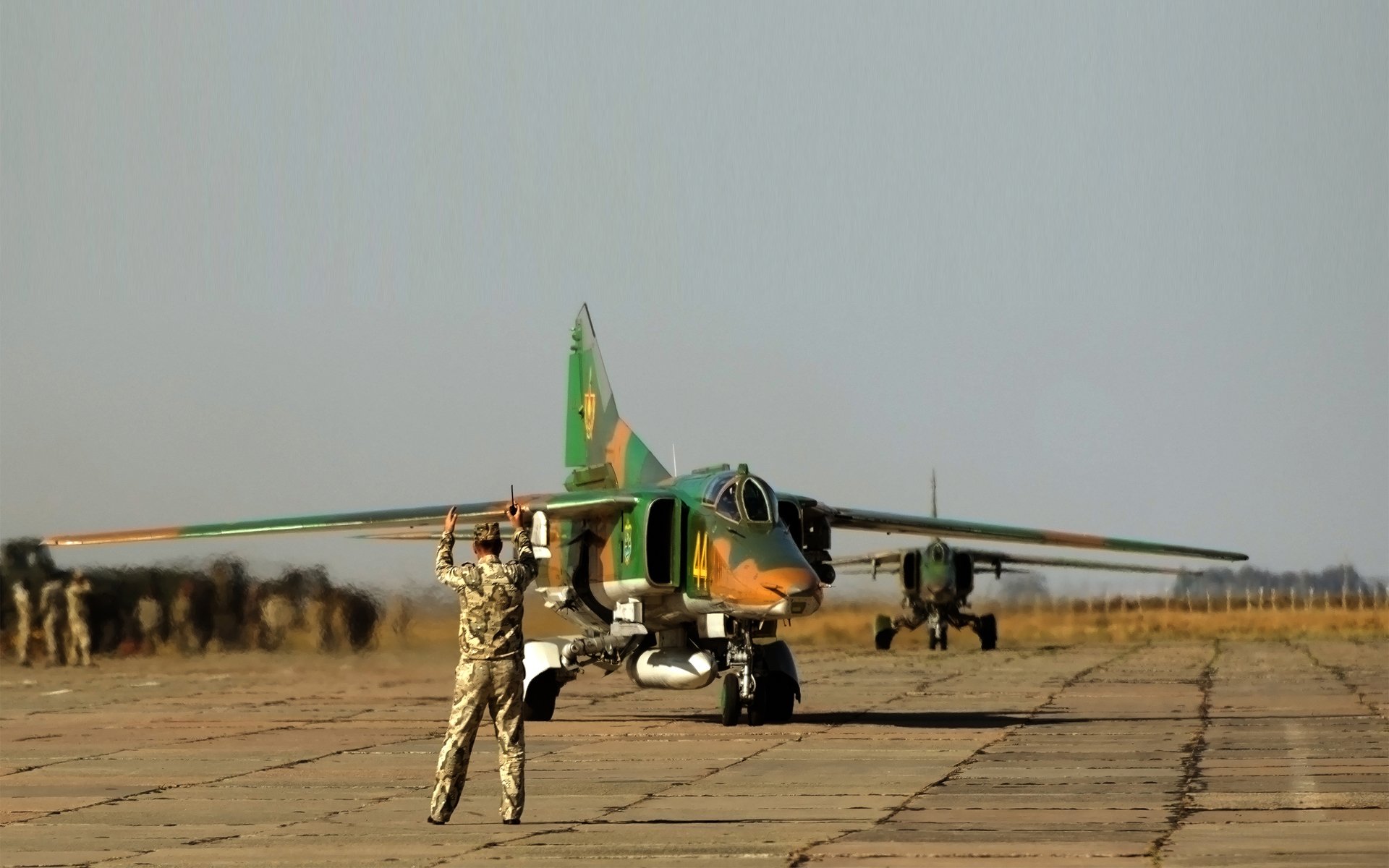 mig-27 bomberjäger flugzeug flugplatz countdown