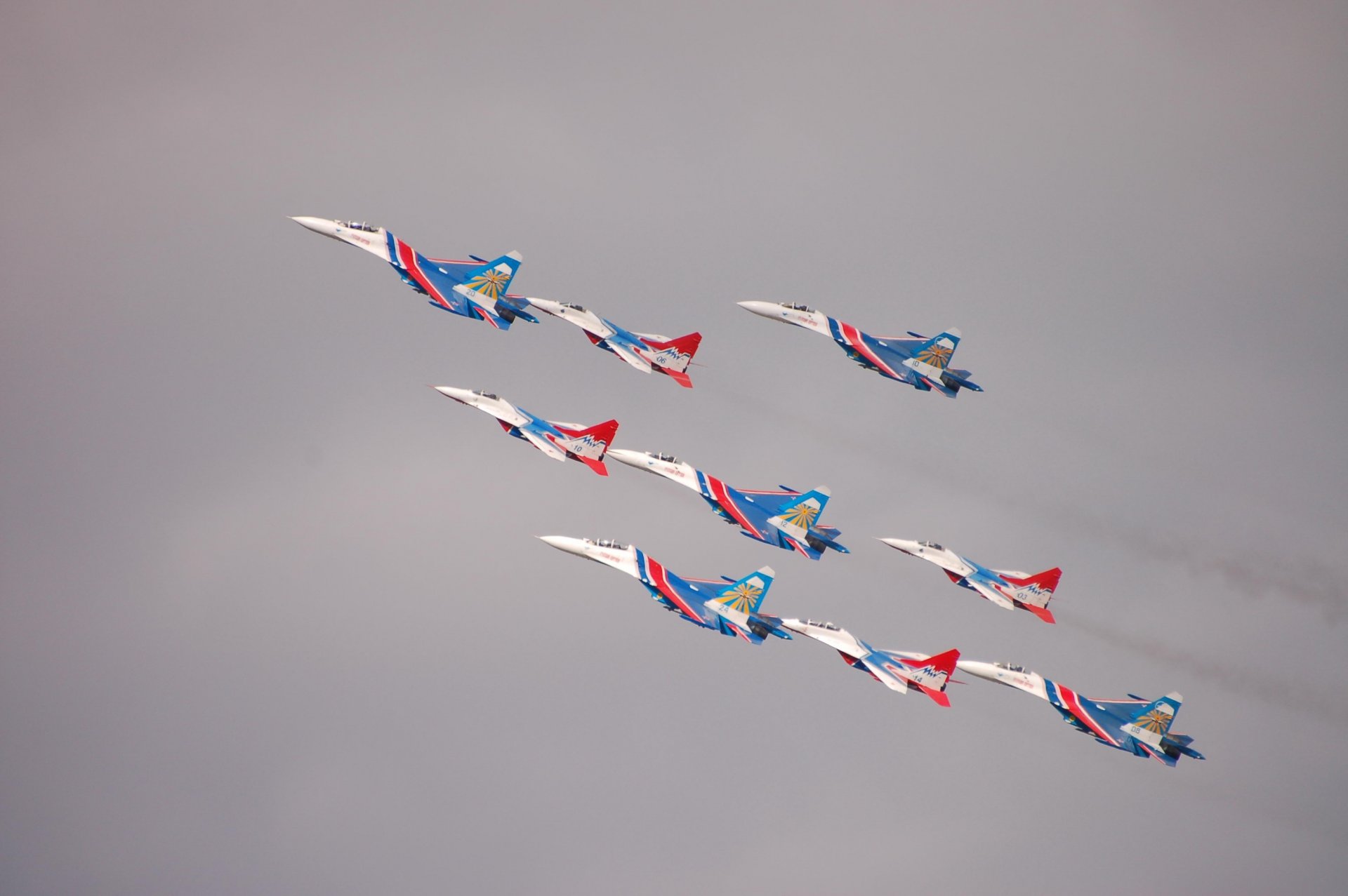 caballeros rusos esquileos acrobacias aéreas su-27 mig-29