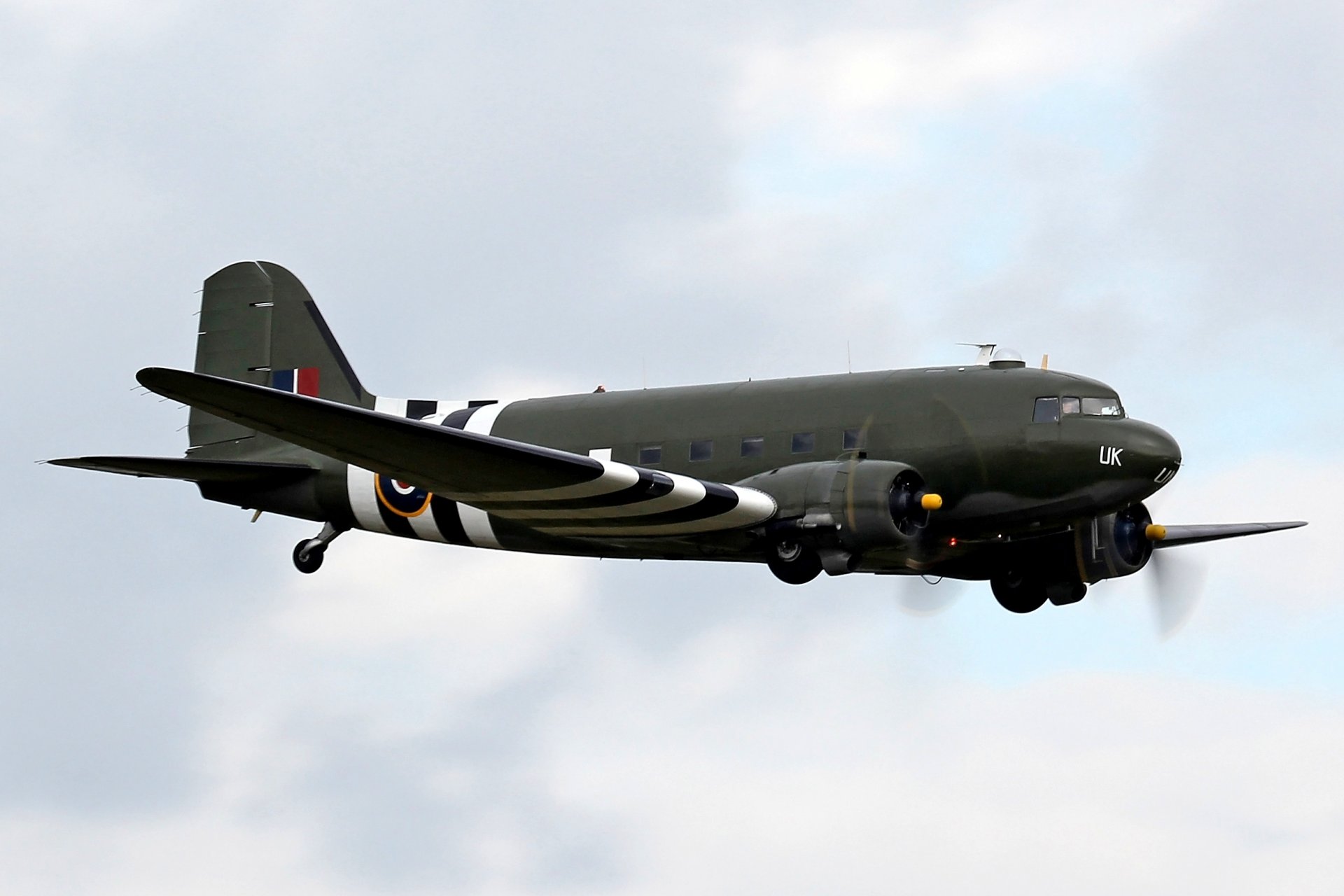 cielo douglas c-47 dakota americano aereo da trasporto militare ww2