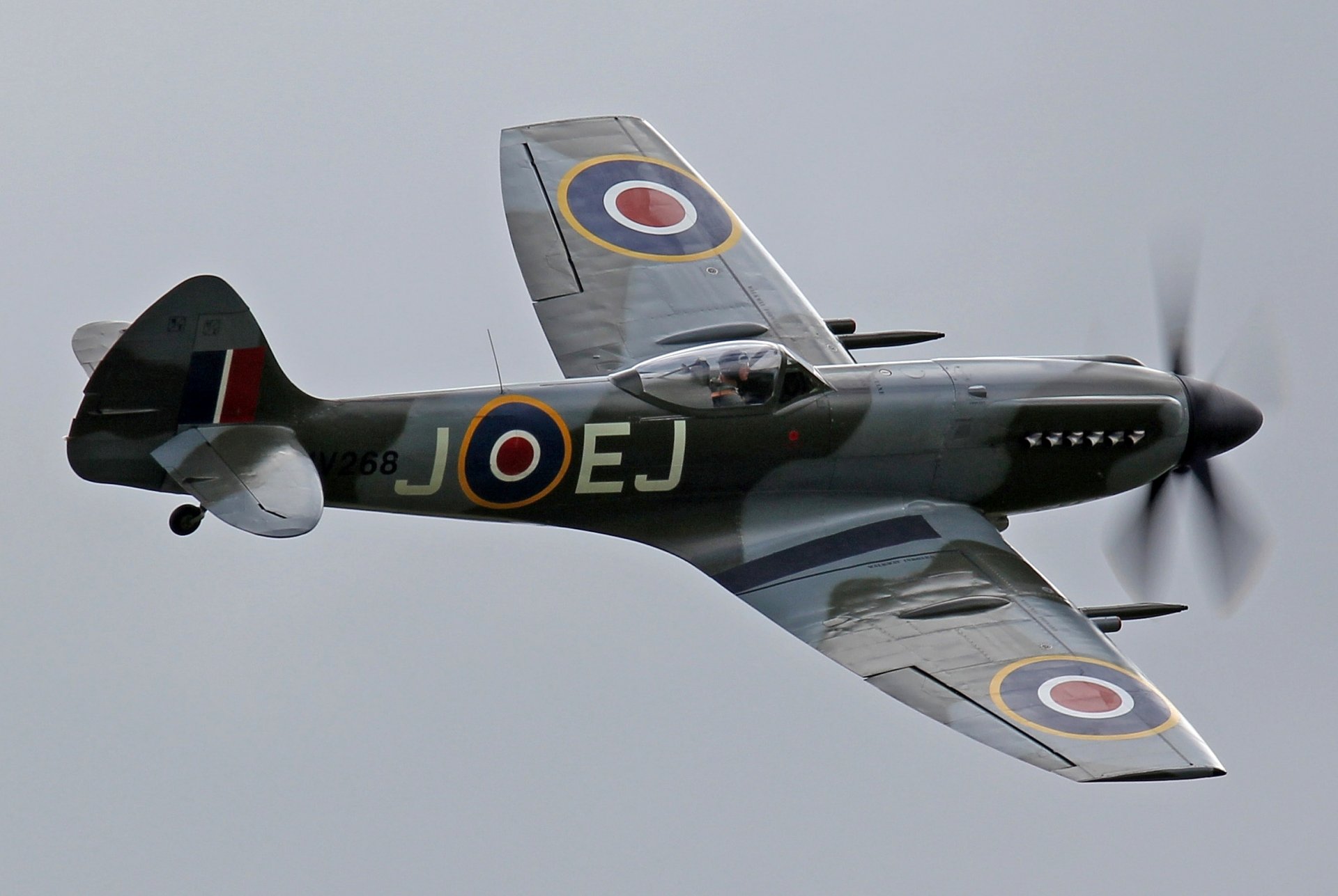 ky supermarine spitfire mk. xiv uk single-engined fighter ww2