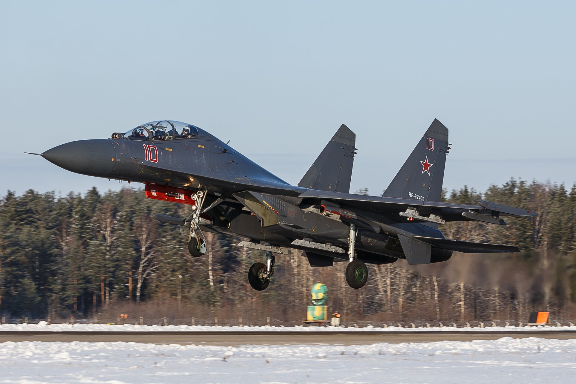 su-35 reaktiv supermanövriert mehrzweck kämpfer start flugplatz