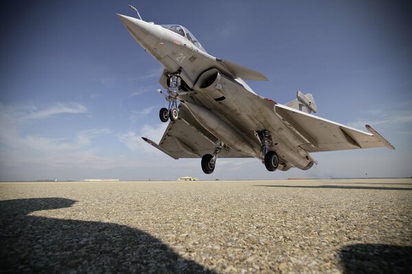 Despegue del avión Rafal m