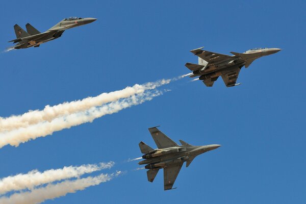 Caza altamente maniobrable. Desarrollo de Sukhoi OKB