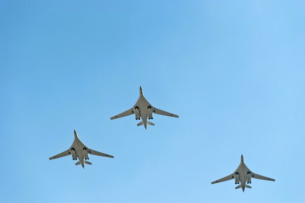 Flight of white swans. This is what the Russian Tu-160 is called