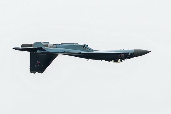 Im Pariser Luftraum wird ein neuer Kampfjet vorgestellt