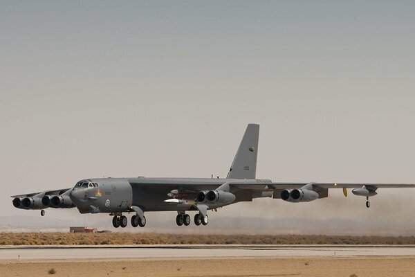 Le légendaire Boeing B-52 est une véritable forteresse stratosphérique