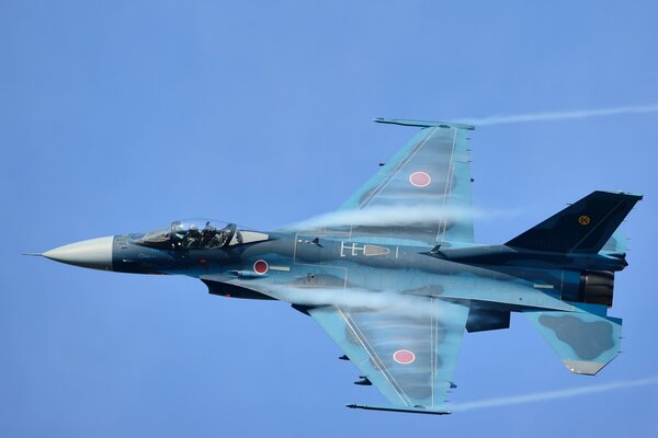 Flug eines japanischen Kampfjets nach Tokio