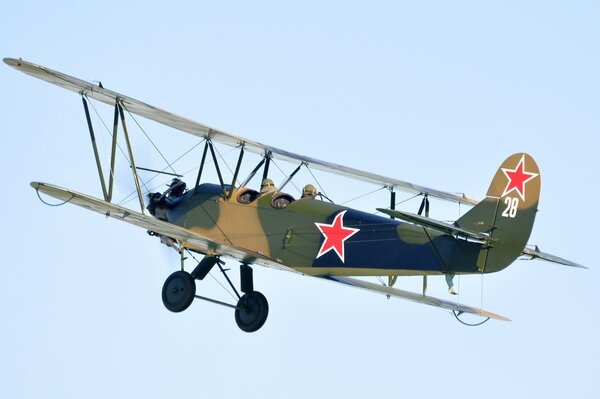 Das Retro-Flugzeug po-2 wurde 1928 unter der Leitung von N. N. Polikarpov erstellt