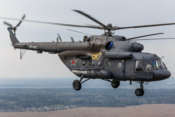 El avión militar MI-8/17 volará hacia el Norte