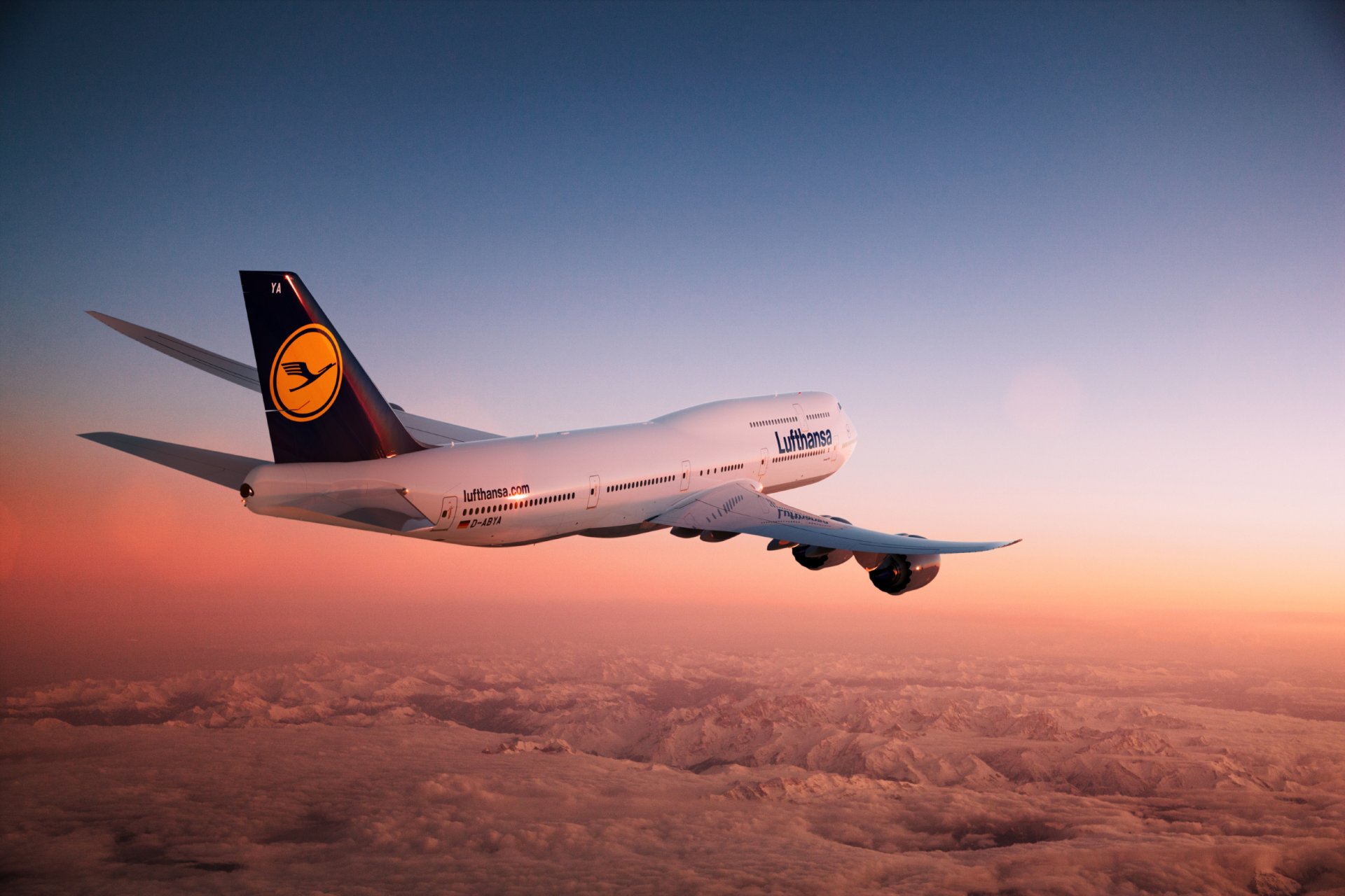 boeing lufthansa puesta del sol avión volando en el aire cielo montañas tierra vuelo avión