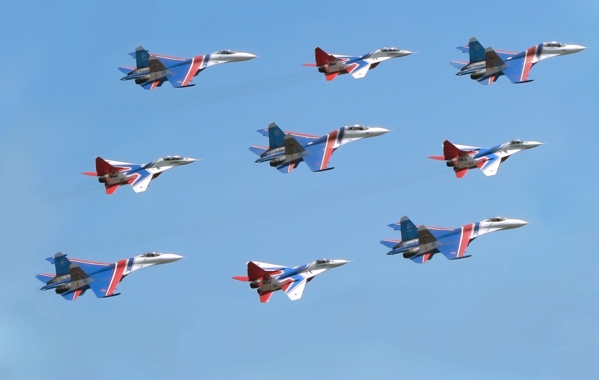 cavalieri russi rondoni su 27 multiuso combattente mig 29 molto cielo giorno aviazione