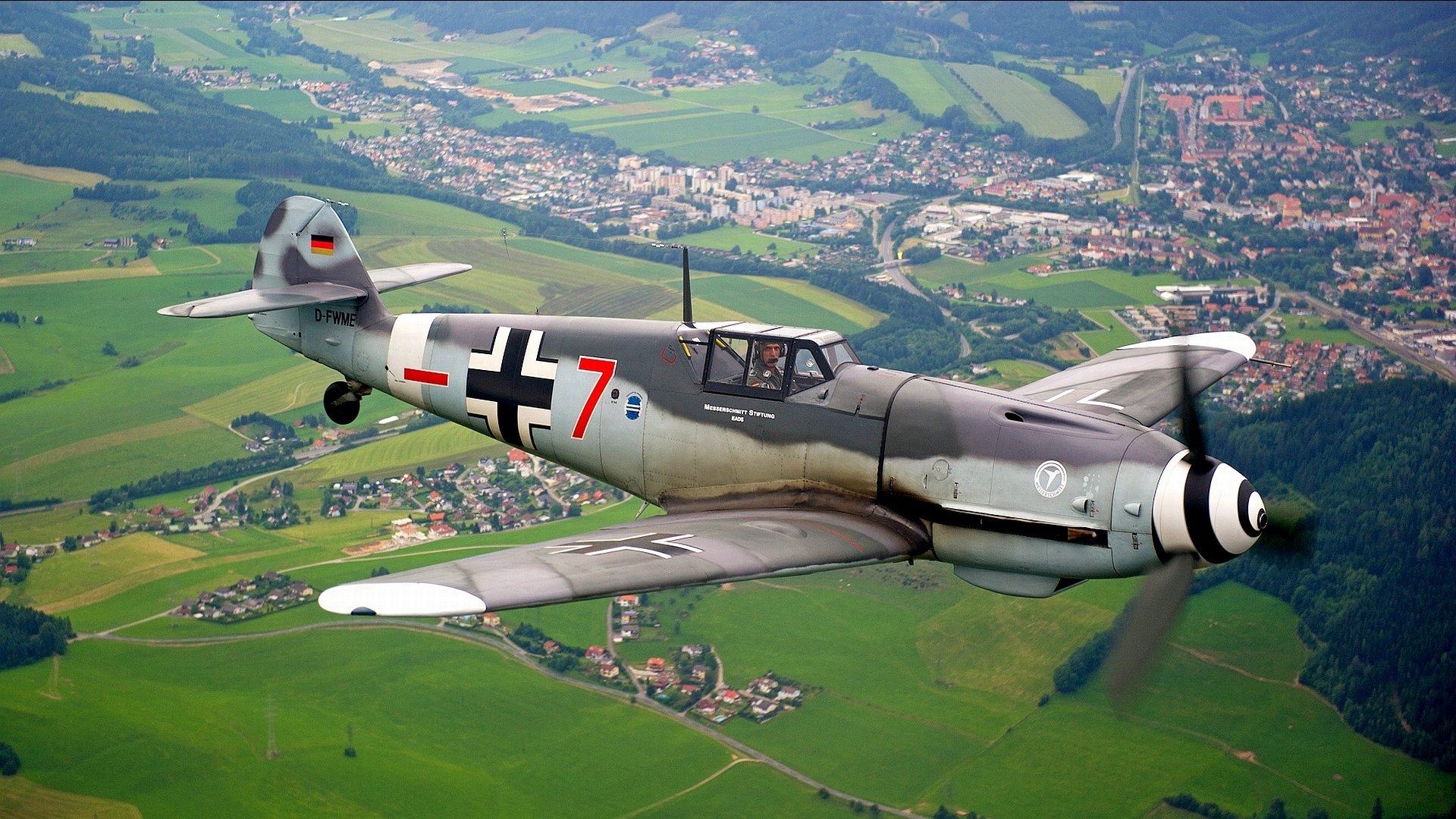 cielo avión messerschmitt vf 109 messerschmitt bf.109 alemán solo caza de la segunda guerra mundial tierra campos ciudad