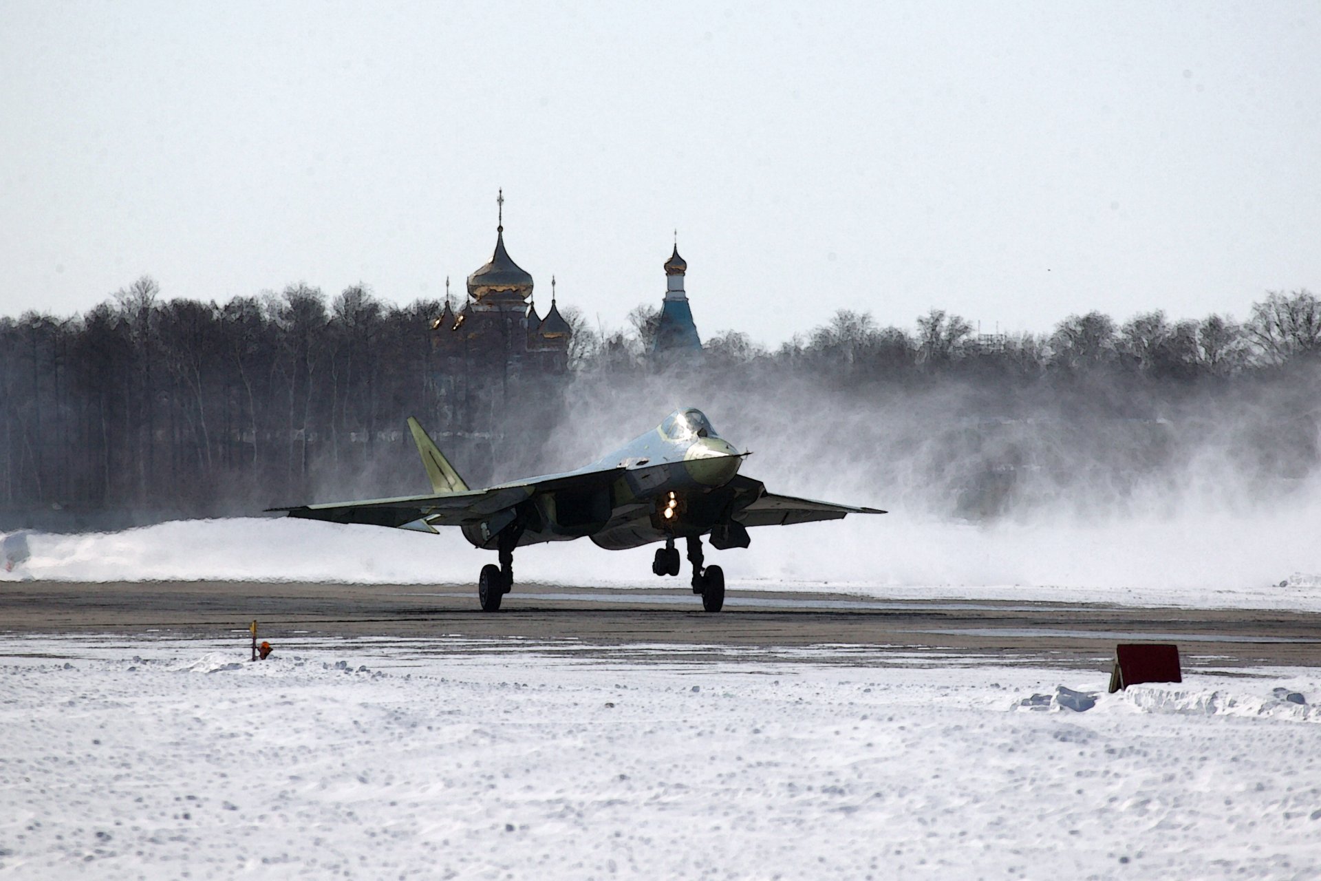 pak fa t-50 avión aviación fuerza aérea rusia multiusos luchador quinta generación despegue figura nieve invierno