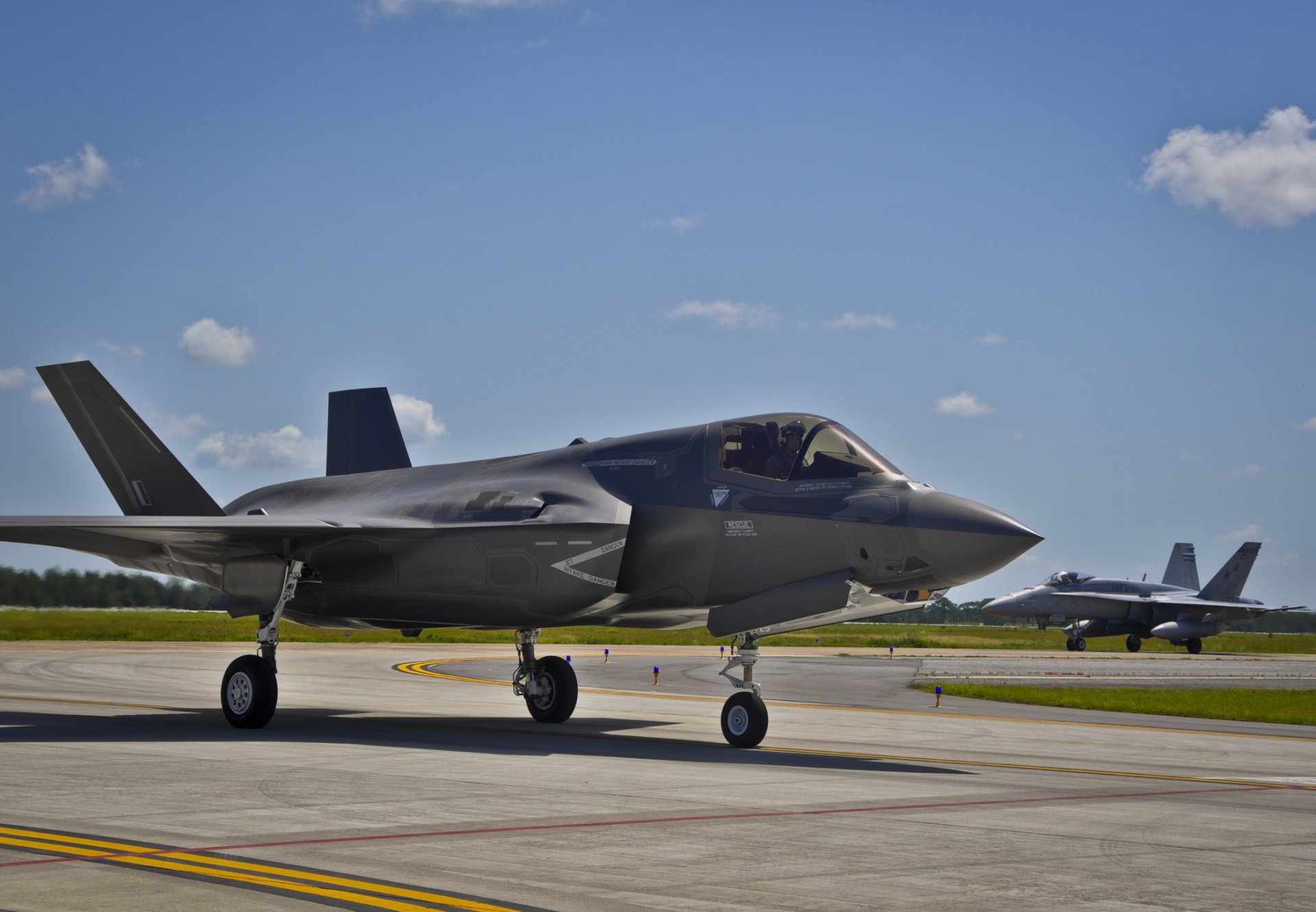 f-35 lightning ii fighter-bombers united states air force