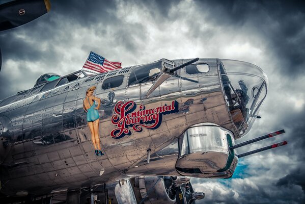 Foto del fuselaje del avión de la niña en el lado del fuselaje