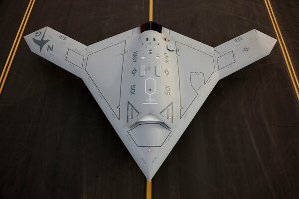 Drone de combat Scout blanc