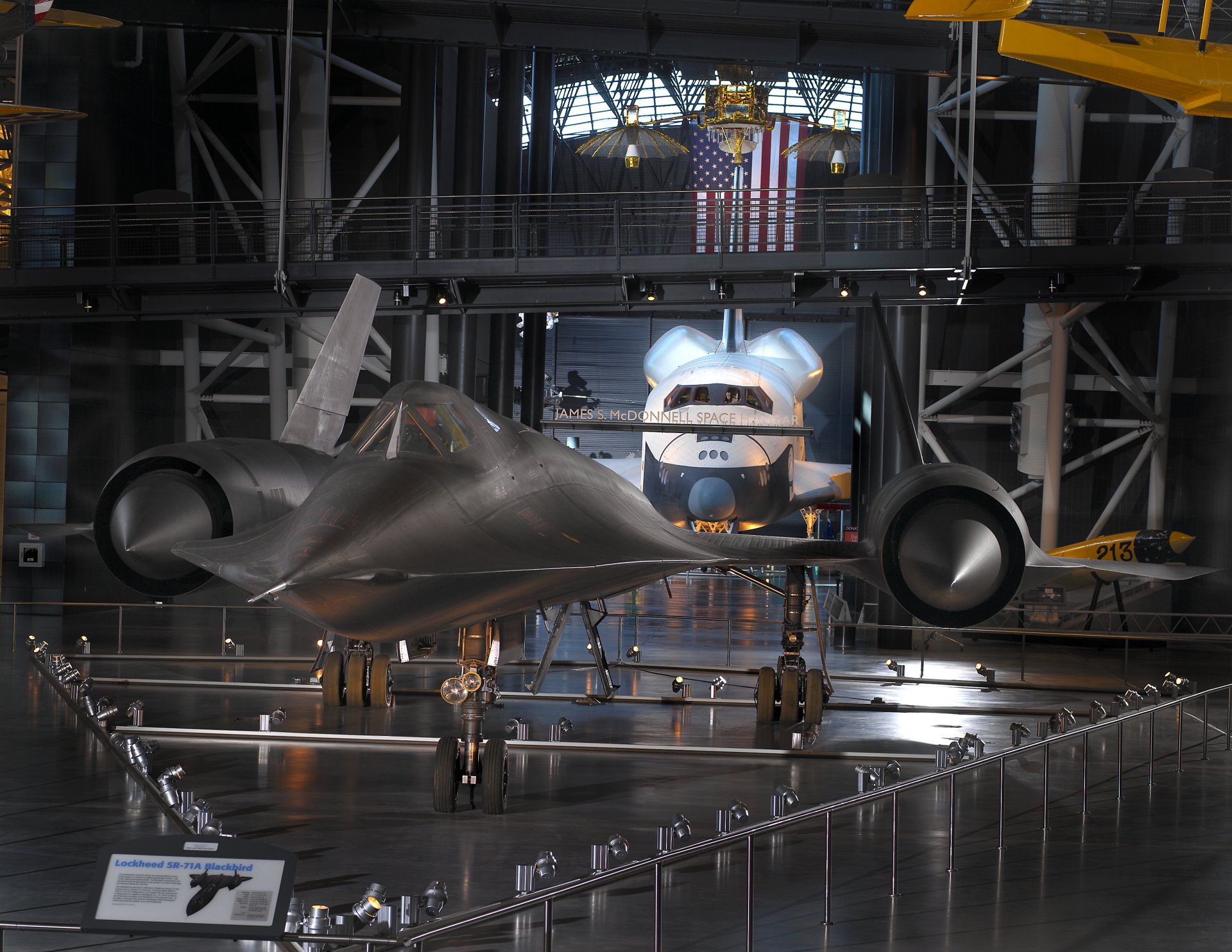 avion exposition musée aéronautique sr-71a navette