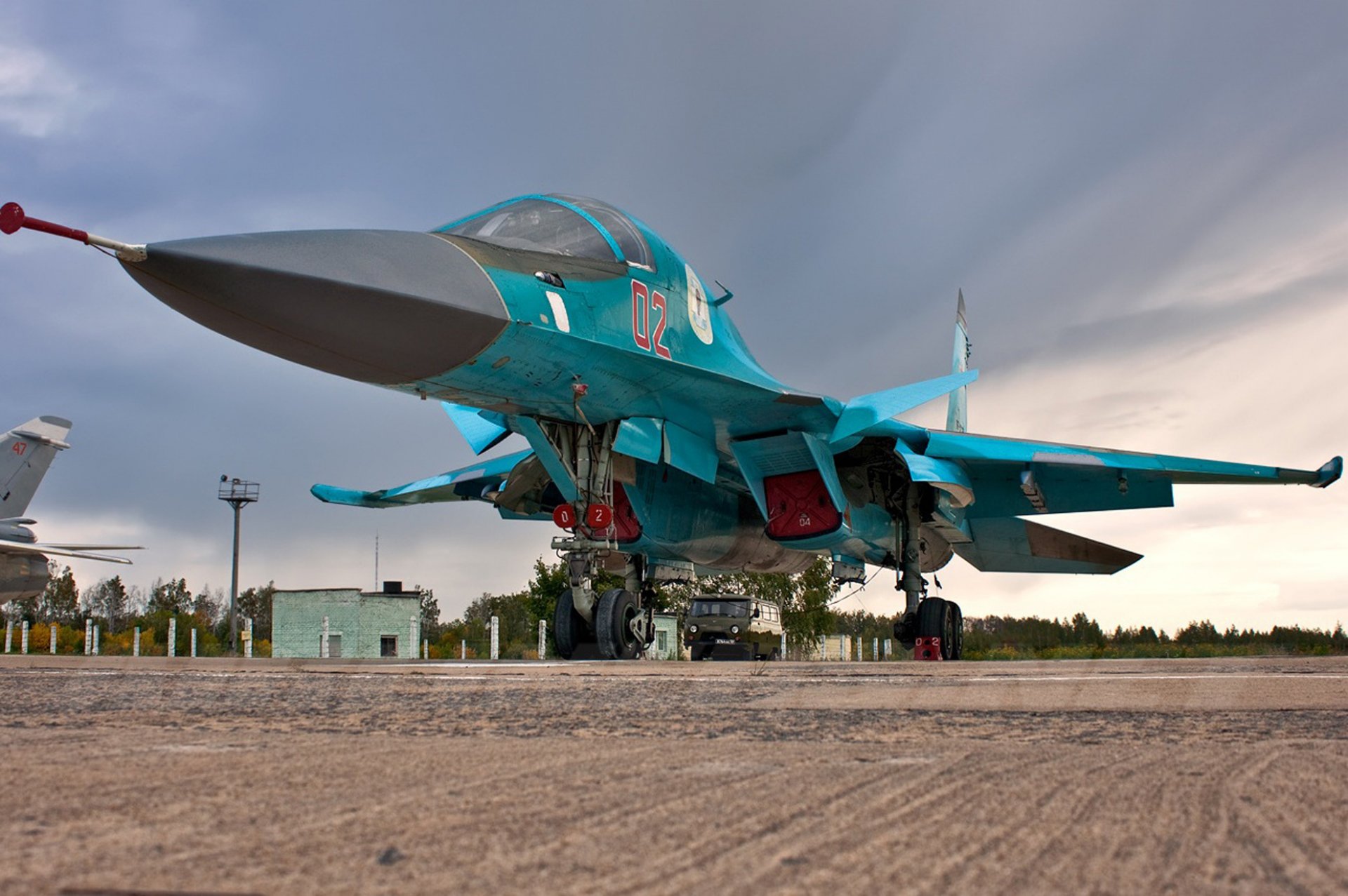 su-34 bombardero aeródromo estacionamiento