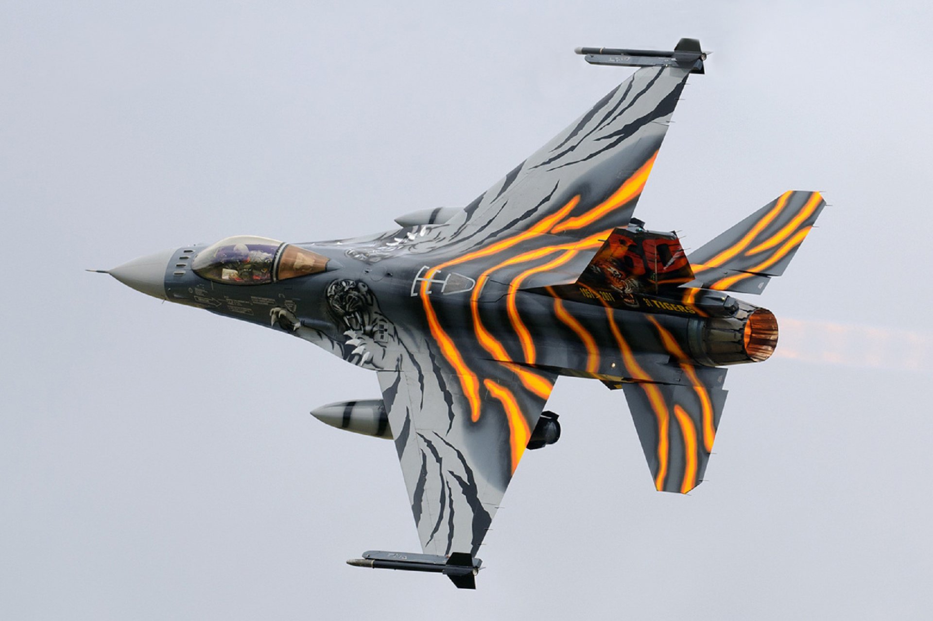 f-16am fighting falcon вираж истребитель