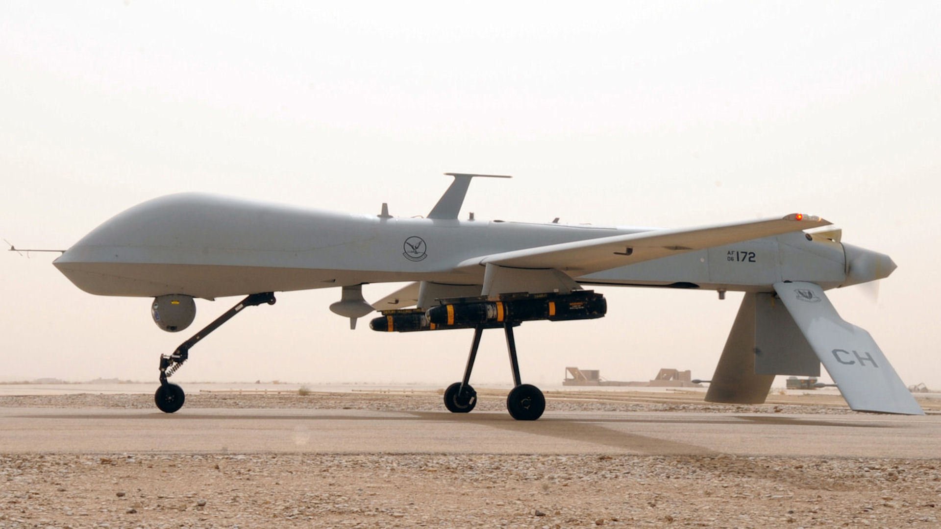 mq-1 predator united states unmanned aerial vehicles airport rockets agm-114 hellfire