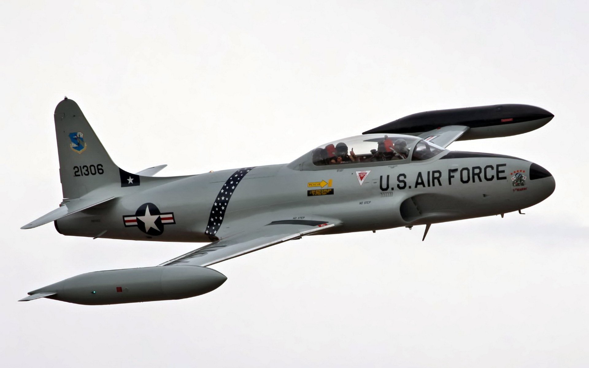 t-33 shooting star plane sky