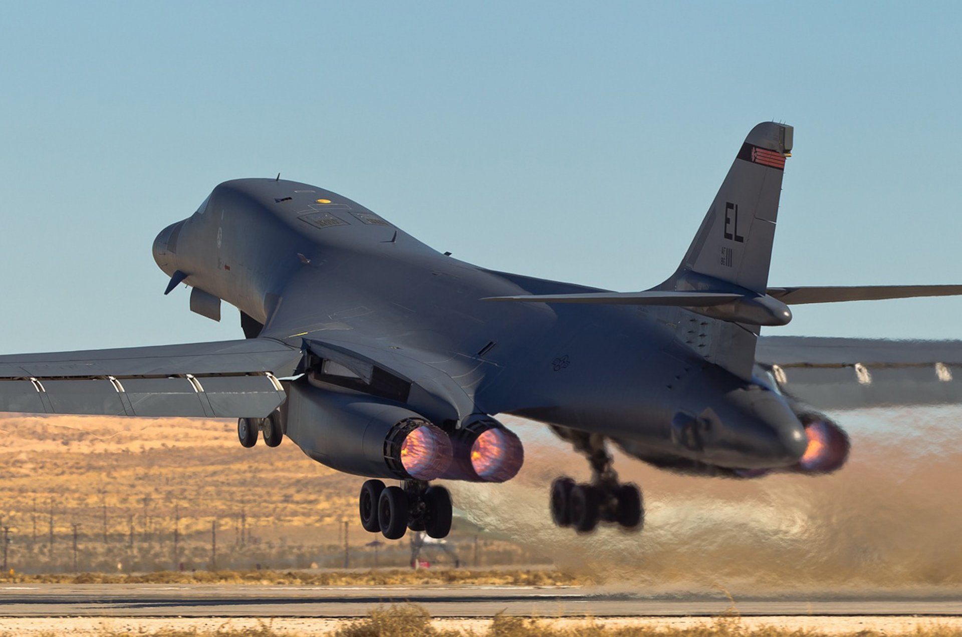 b-1b lancer bomber