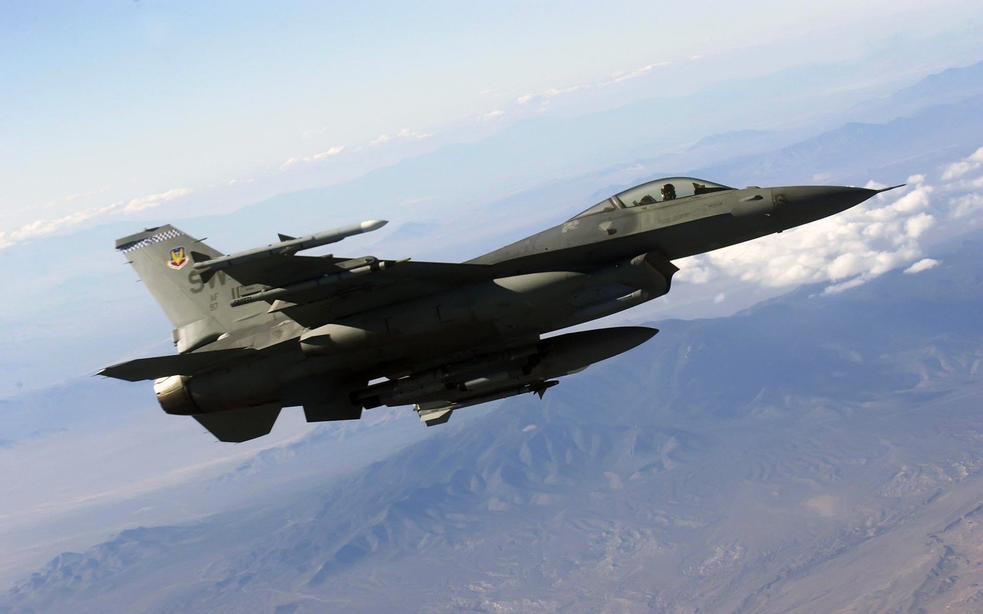 f-16 fliegen berge himmel wolken