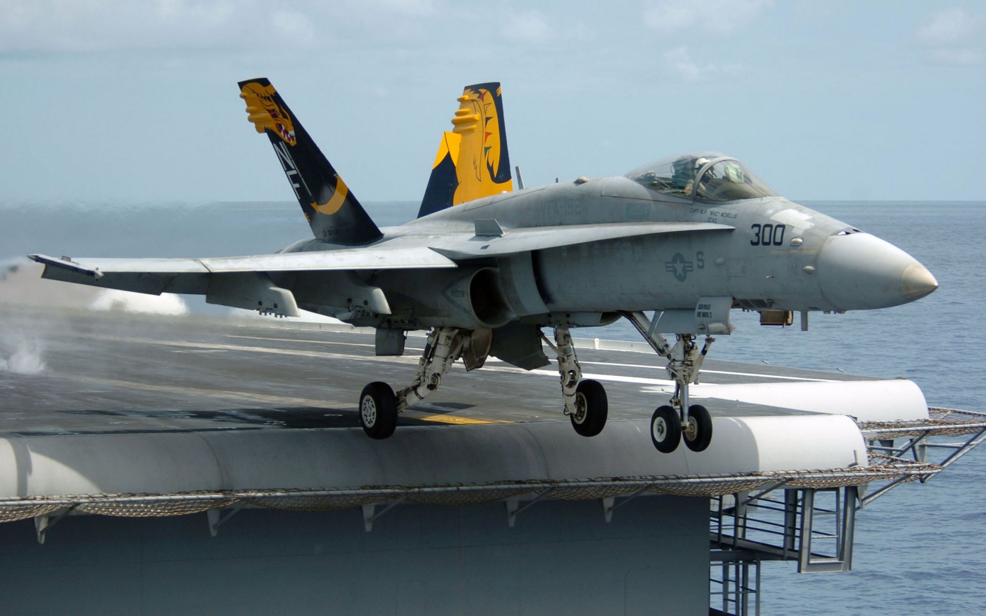 f-18 super hornet chasseur décollage porte-avions