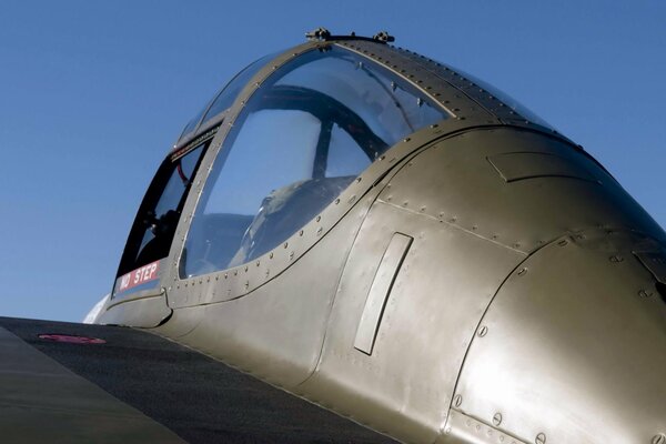 Cabina del avión militar Lockheed R38