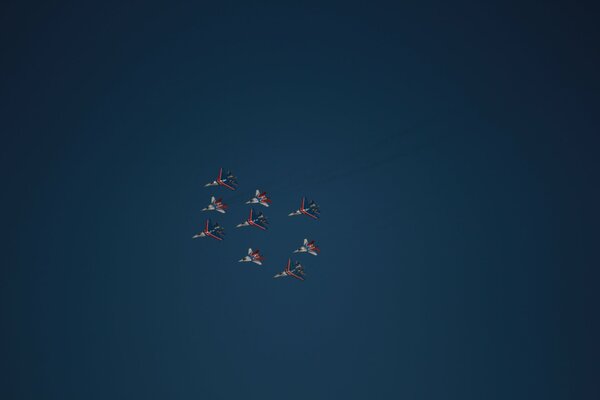 Die Ritter von striesy su 27 Flugzeuge am Himmel