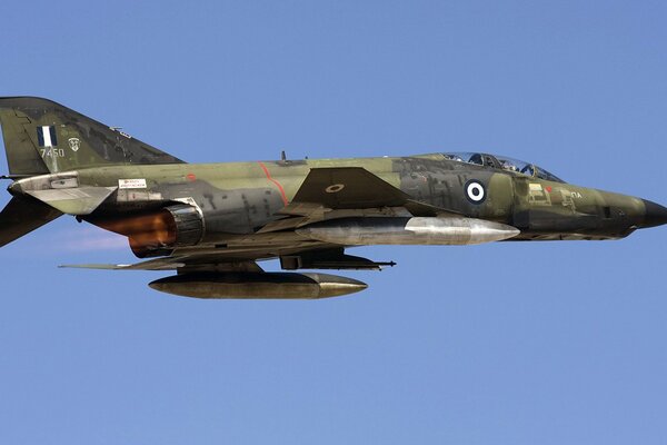 Chasseur militaire rf-4e Ghost 2 dans le ciel