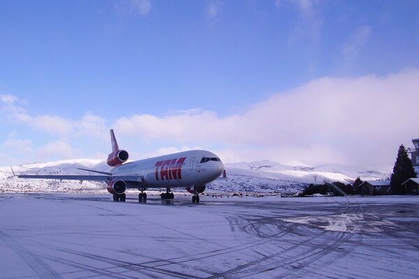 Welcome aboard, a plane in no winter background