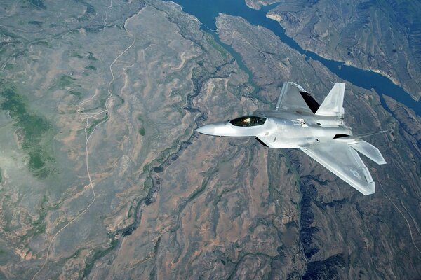 The high flight of the fighter over the ground