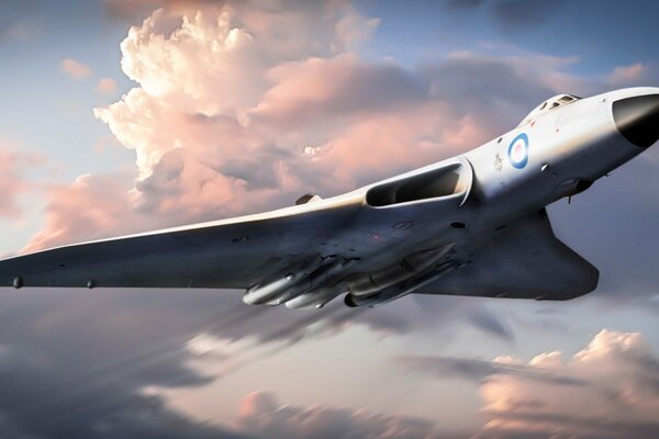 Стратегический бомбардировщик, летящий среди розовых облаков