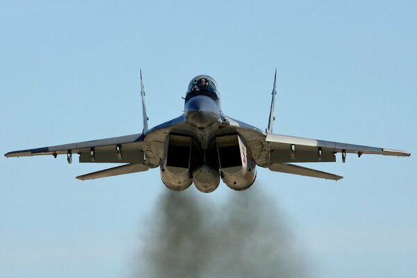 Vuelo del caza ruso MIG-29