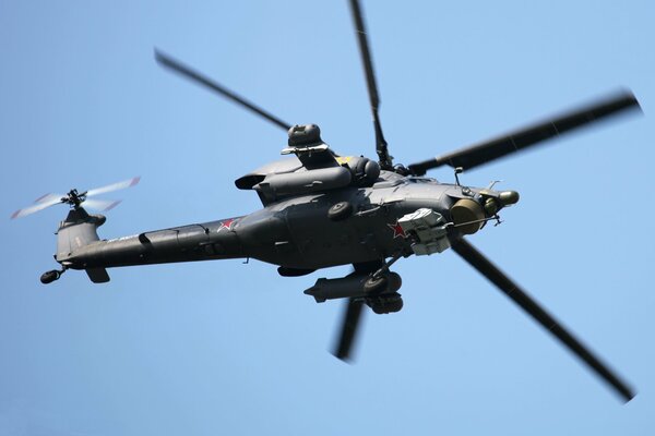 Der Mi-28h zeigt den Flug in seiner ganzen Pracht